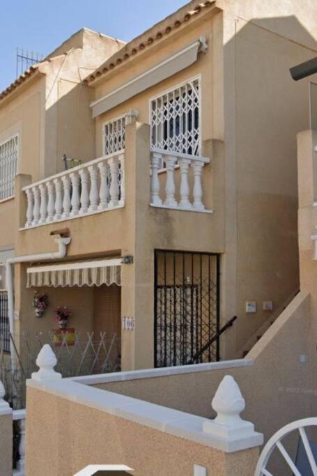 Bungalow Avec Piscine Torrevieja Bagian luar foto